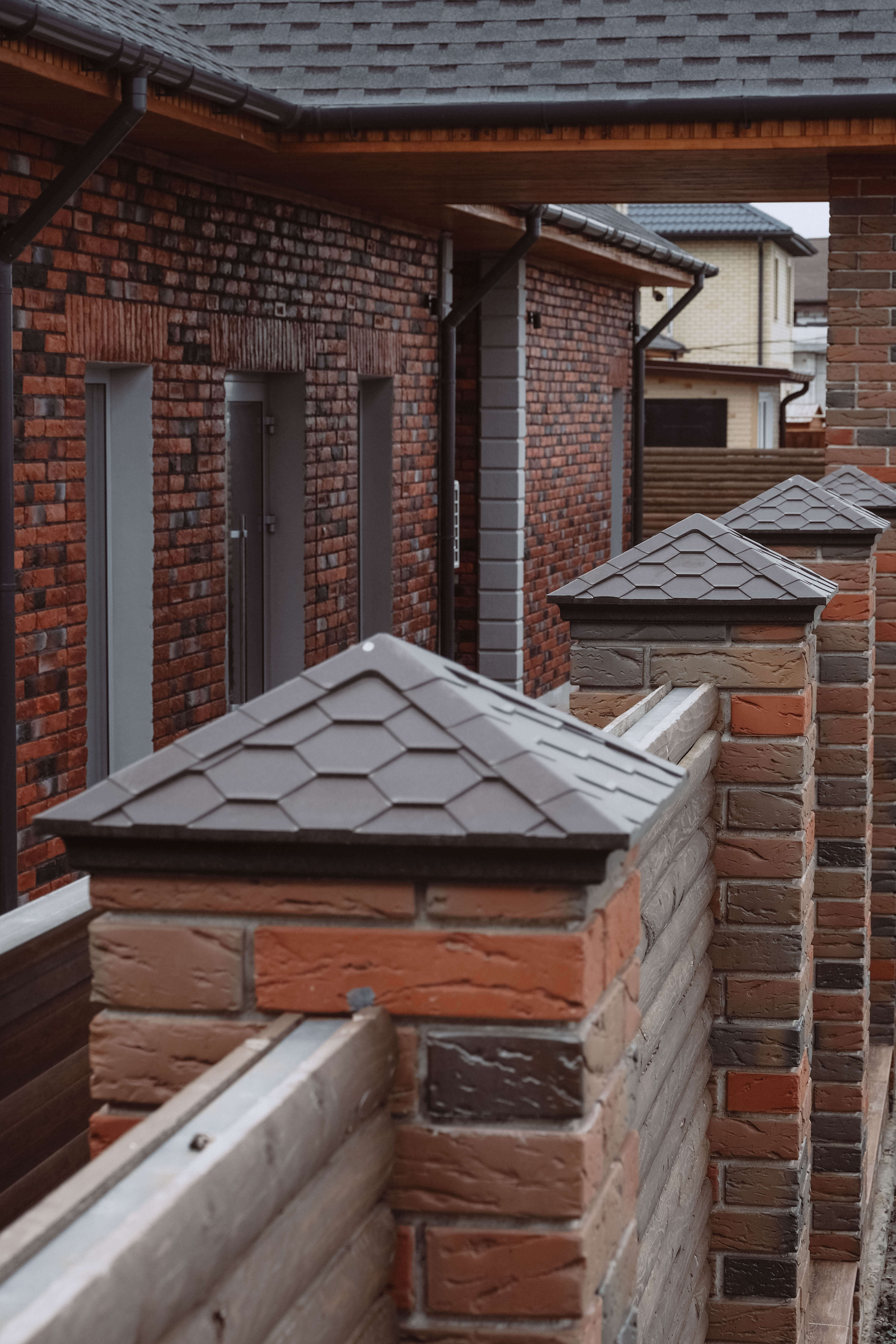 Колпак Zking Эверест Коричневый на столб 1.5х1.5 кирпича (390х390мм) в Симферополе фото